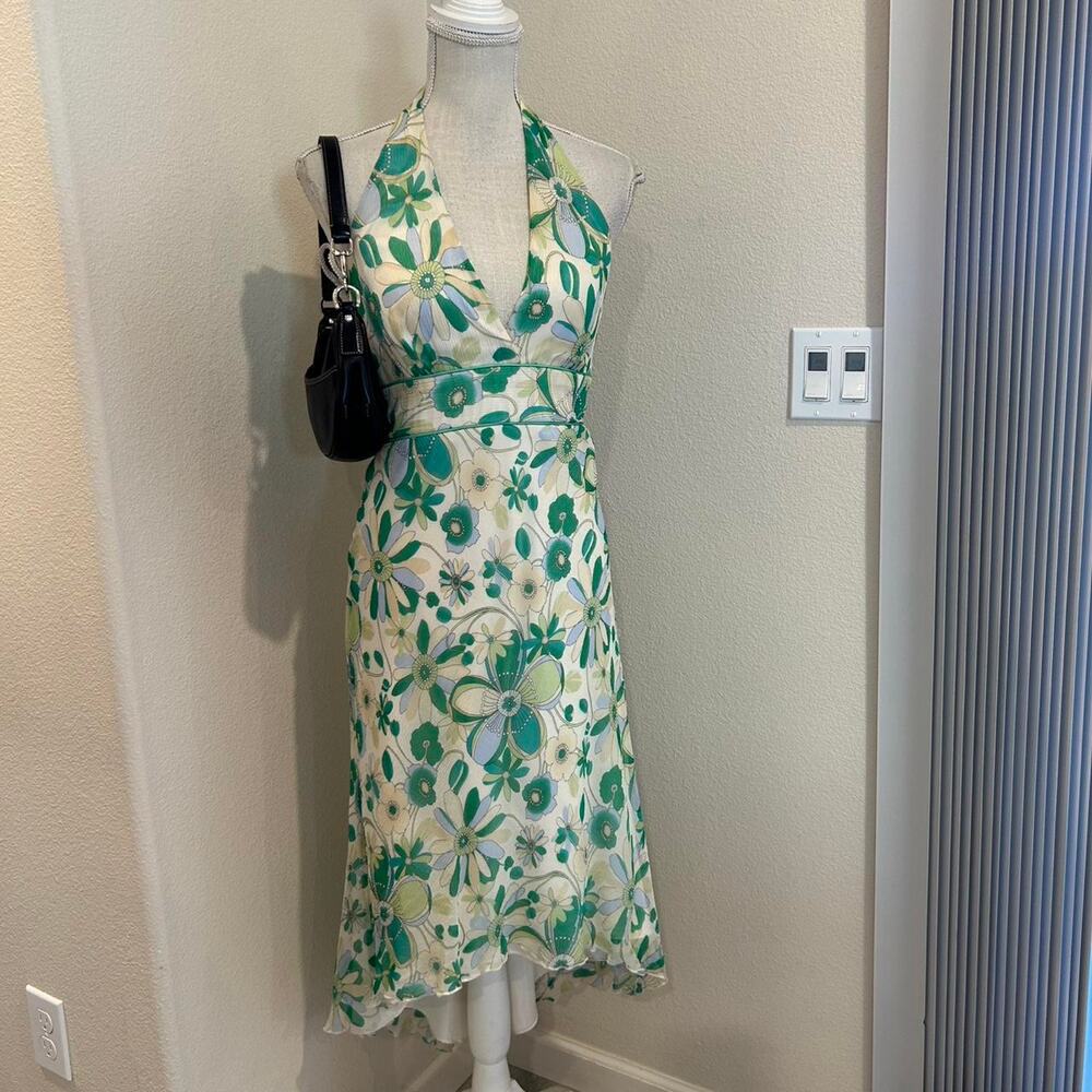 Laundry by Shelli Segal green floral silk halter dress with a flowy hem. Size 10